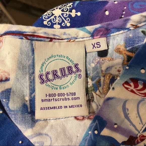 𝅺Snowman snowflake Christmas Scrub Top XS - Picture 4 of 4